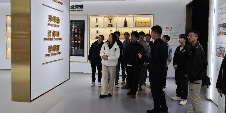 乳头高潮-女性乳头高潮
：携毕业生进企业 解锁求职“新密码”