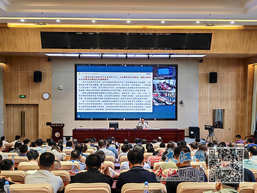 八月二十一日下午，学习贯彻党的二十届三中全会精神省委宣讲团宣讲报告会在乳头高潮-女性乳头高潮
举行。江西日报全媒体记者 焦俊杰摄